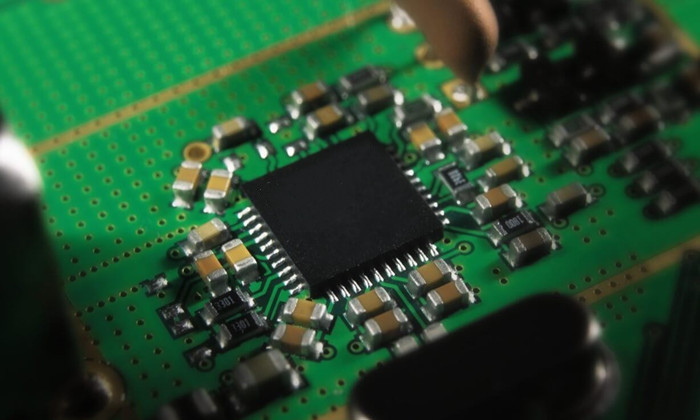 收購 Toshiba 線性IC:，包括運算放大器、比較器、晶體管陣列和功率放大器IC。
